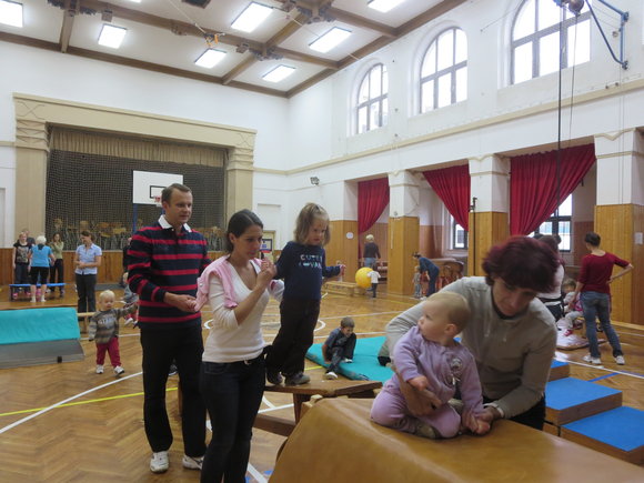 Cvičení rodiče s dětmi